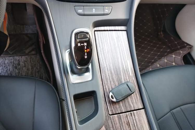 Used Buick LaCrosse 2019 28T Elite Edition Gear Lever