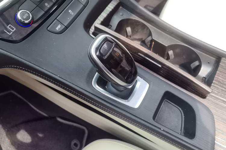 Used Buick LaCrosse 2019 28T Elite Edition Gear Lever