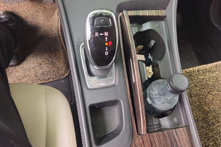 Used Buick LaCrosse 2019 28T Elite Edition Gear Lever