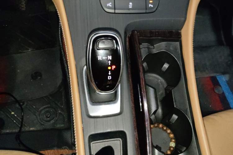 Used Buick LaCrosse 2019 28T Elite Edition Gear Lever