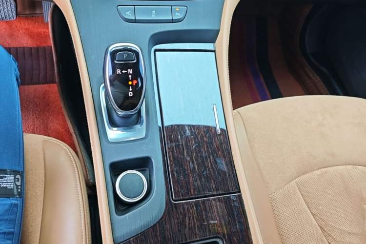 Used Buick LaCrosse 2019 28T Elite Edition Gear Lever