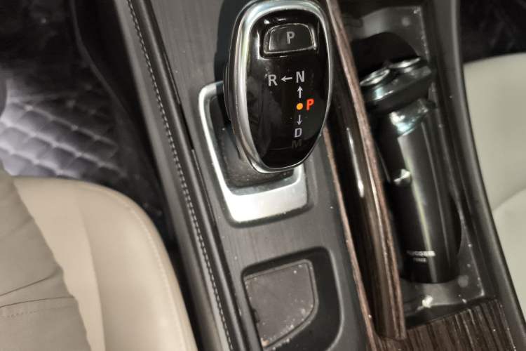 Used Buick LaCrosse 2019 28T Elite Edition Gear Lever