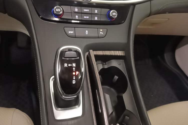 Used Buick LaCrosse 2019 28T Elite Edition Gear Lever