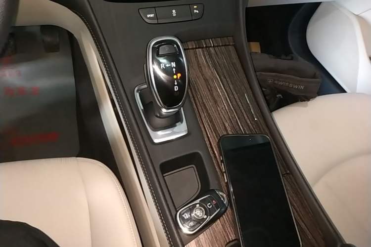 Used Buick LaCrosse 2019 28T Elite Edition Gear Lever