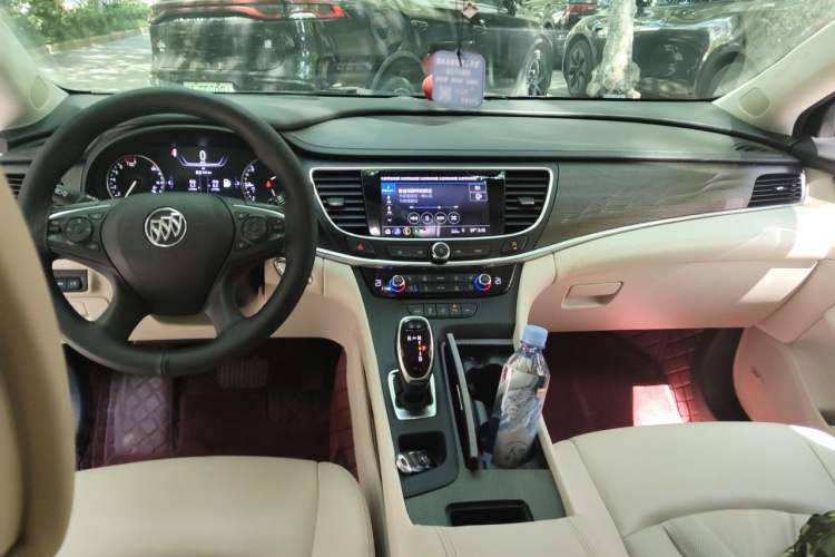 Used Buick LaCrosse 2019 28T Avenir Headliner