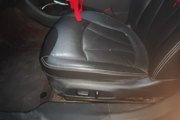 Used Buick LaCrosse 2019 28T Luxury Version Left Front Seat