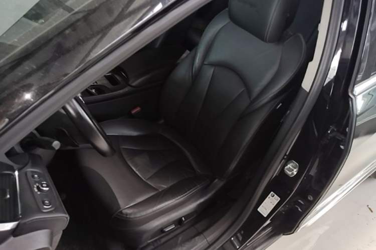 Used Buick LaCrosse 2019 28T Luxury Version Left Front Seat