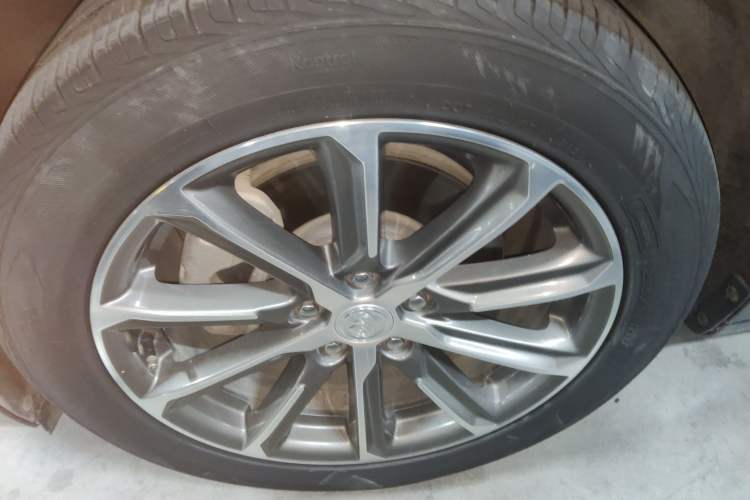 Used Buick LaCrosse 2019 28T Elite Edition Left Front Wheel Hub
