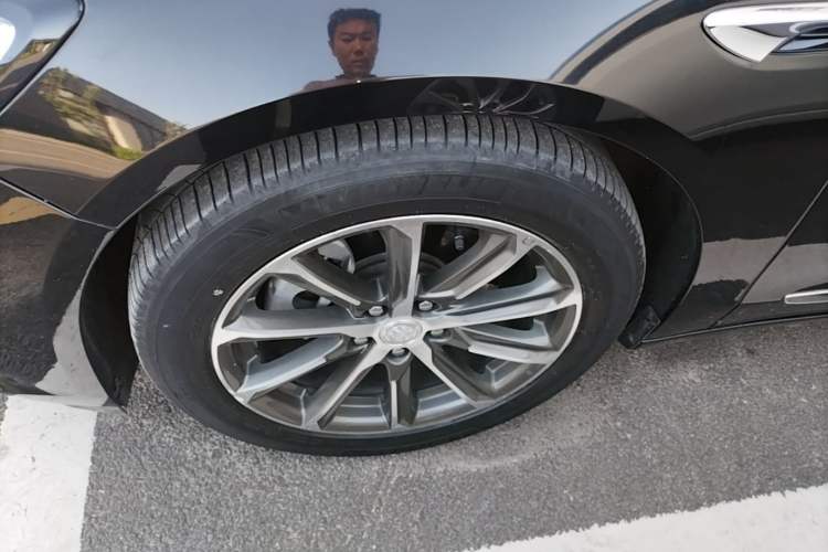 Used Buick LaCrosse 2019 28T Elite Edition Left Front Wheel Hub