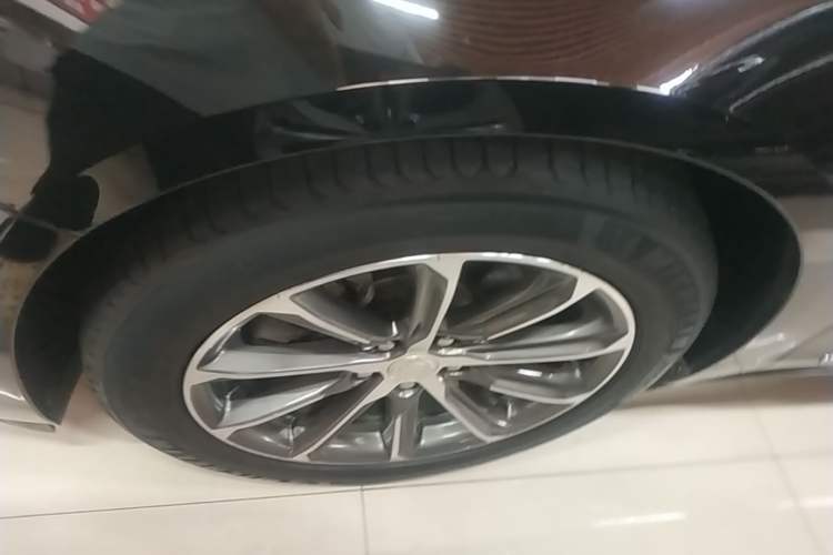 Used Buick LaCrosse 2019 28T Prestige Model Left Front Wheel Hub