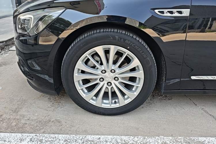 Used Buick LaCrosse 2019 28T Elite Edition Left Front Wheel Hub