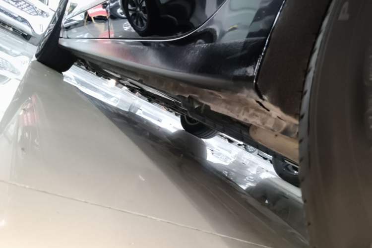 Used Buick LaCrosse 2019 28T Luxury Version Left Side Sill