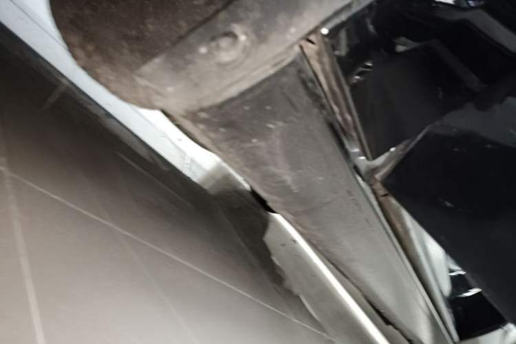 Used Buick LaCrosse 2019 28T Luxury Version Left Side Sill