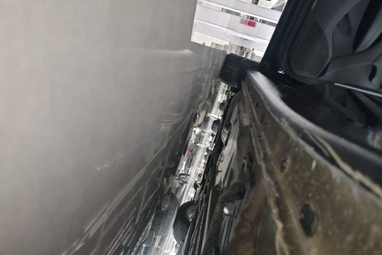 Used Buick LaCrosse 2019 28T Luxury Version Left Side Sill