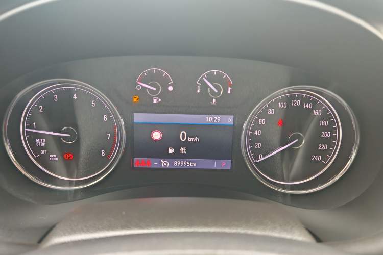 Used Buick LaCrosse 2019 28T Luxury Version Odometer Close Up