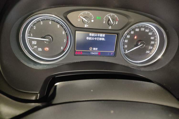 Used Buick LaCrosse 2019 28T Luxury Version Odometer Close Up