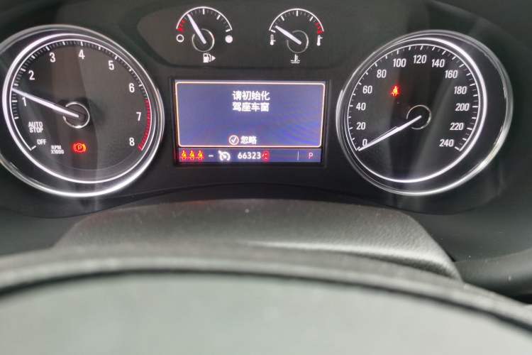 Used Buick LaCrosse 2019 28T Luxury Version Odometer Close Up