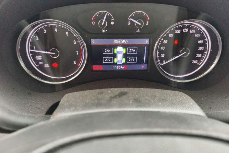 Used Buick LaCrosse 2019 28T Luxury Version Odometer Close Up