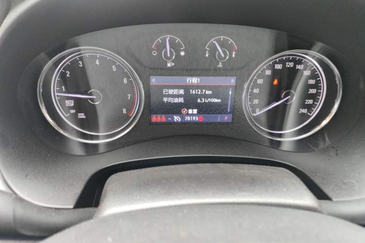 Used Buick LaCrosse 2019 28T Luxury Version Odometer Close Up