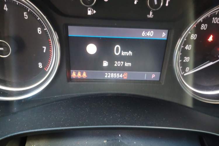 Used Buick LaCrosse 2019 28T Luxury Version Odometer Close Up