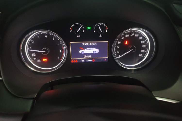 Used Buick LaCrosse 2019 28T Luxury Version Odometer Close Up