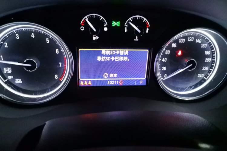 Used Buick LaCrosse 2019 28T Luxury Version Odometer Close Up