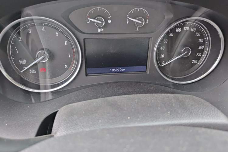 Used Buick LaCrosse 2019 28T Luxury Version Odometer Close Up