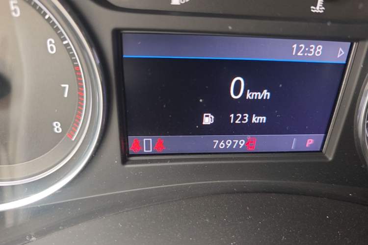 Used Buick LaCrosse 2019 28T Elite Edition Odometer Close Up