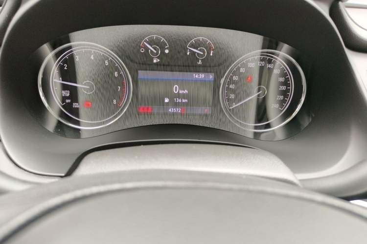Used Buick LaCrosse 2019 28T Luxury Version Odometer Close Up