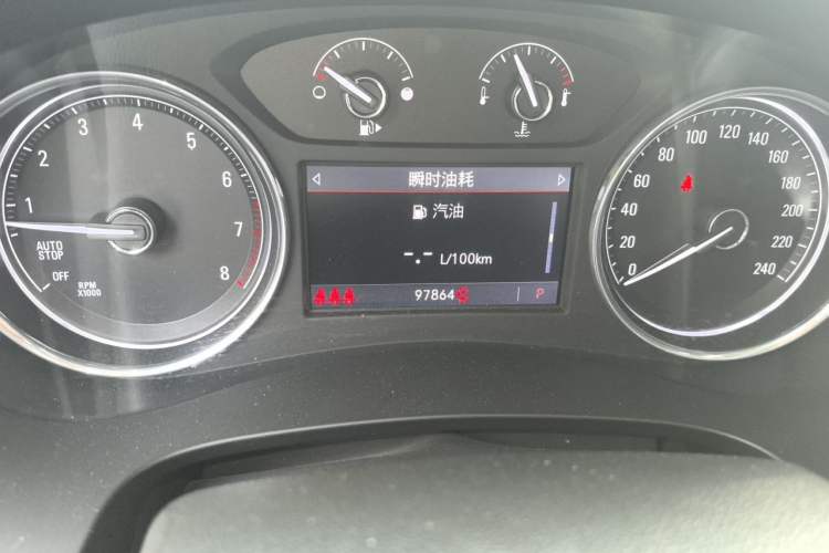 Used Buick LaCrosse 2019 28T Luxury Version Odometer Close Up