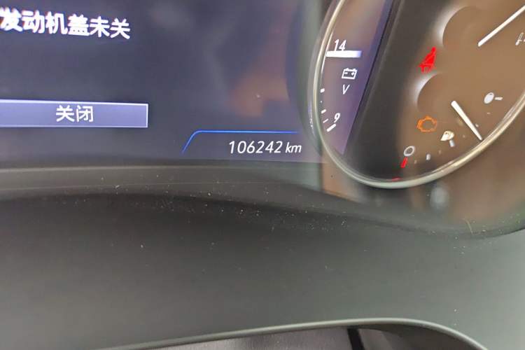 Used Buick LaCrosse 2019 28T Prestige Model Odometer Close Up
