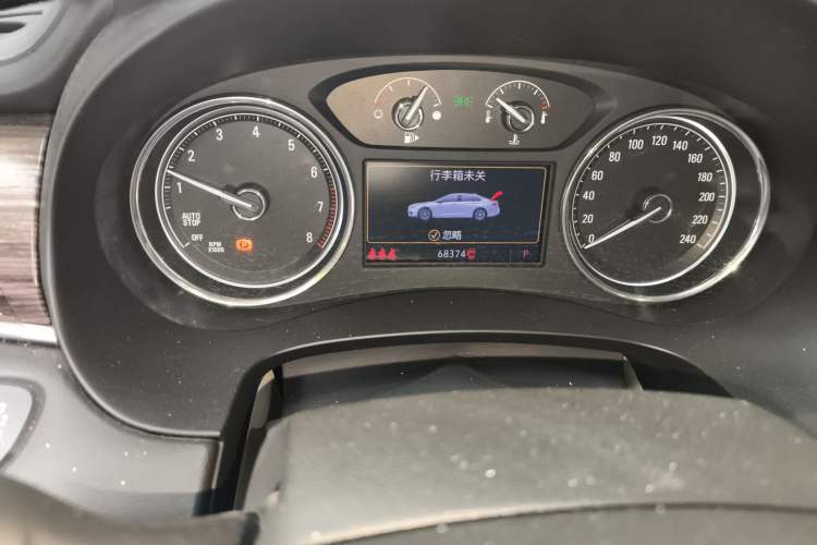 Used Buick LaCrosse 2019 28T Elite Edition Odometer Close Up