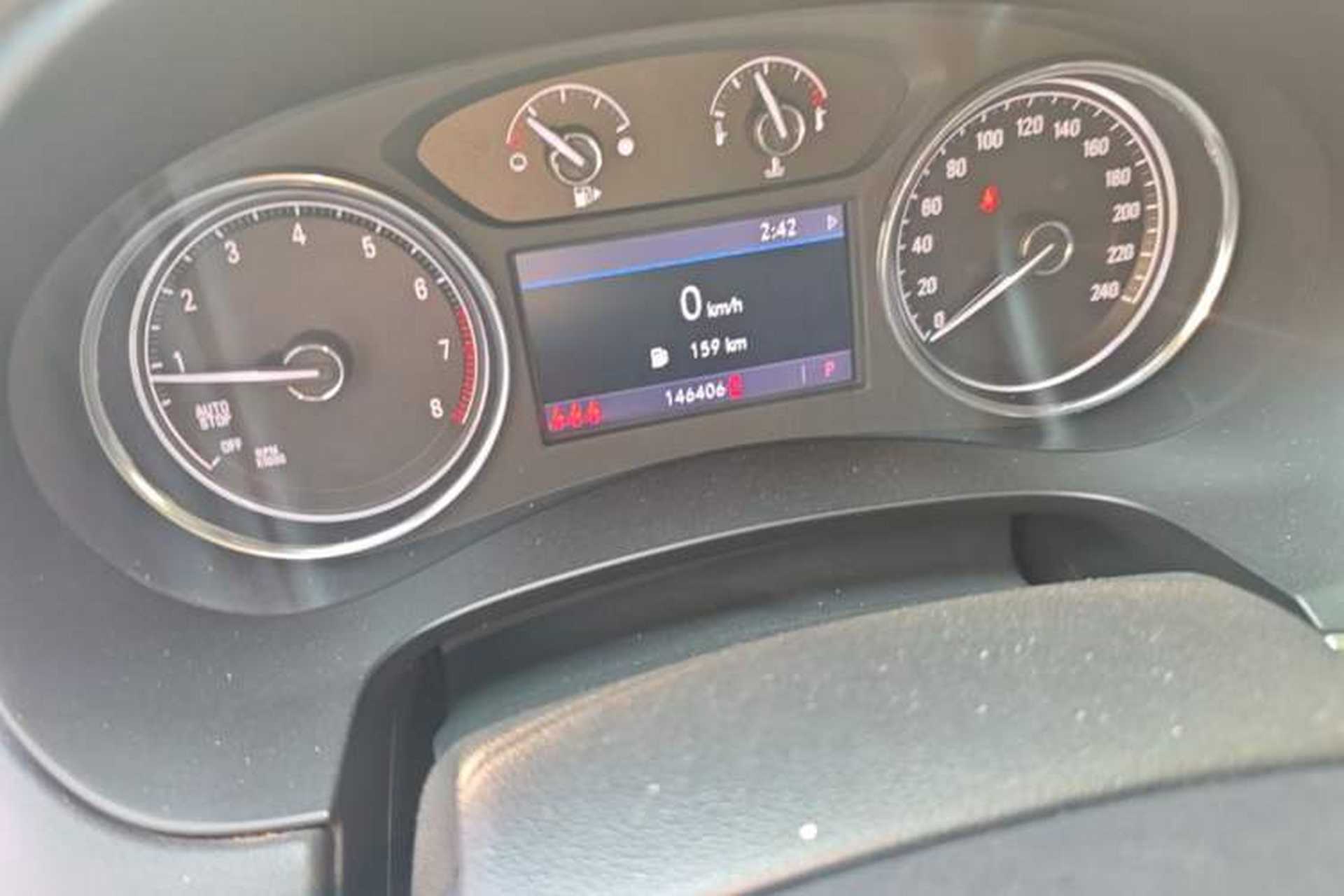 Used Buick LaCrosse 2019 28T Luxury Version Odometer Close Up