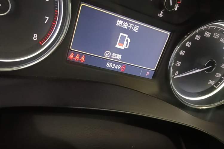 Used Buick LaCrosse 2019 28T Elite Edition Odometer Close Up