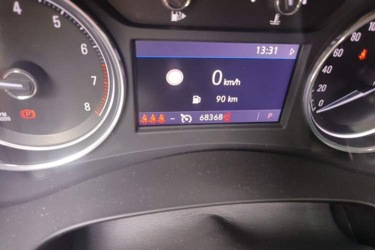 Used Buick LaCrosse 2019 28T Luxury Version Odometer Close Up