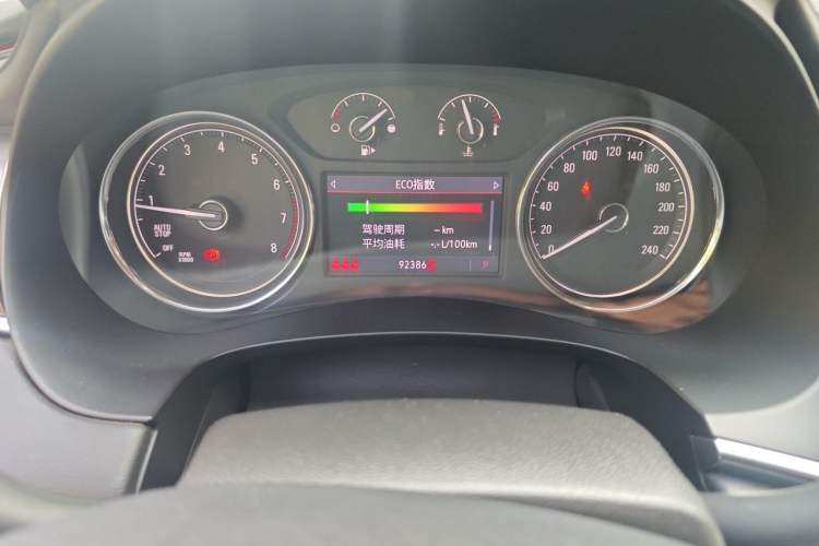Used Buick LaCrosse 2019 28T Luxury Version Odometer Close Up