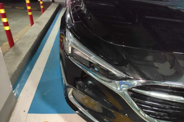 Used Buick LaCrosse 2019 28T Luxury Version Right Front Headlight