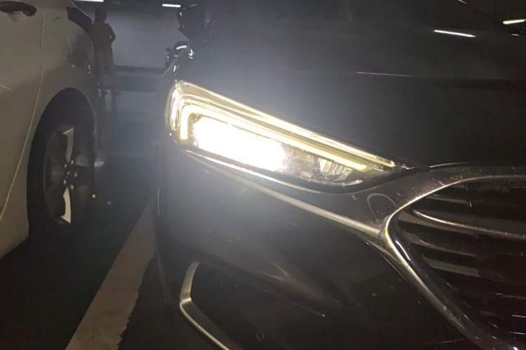 Used Buick LaCrosse 2019 28T Prestige Model Right Front Headlight
