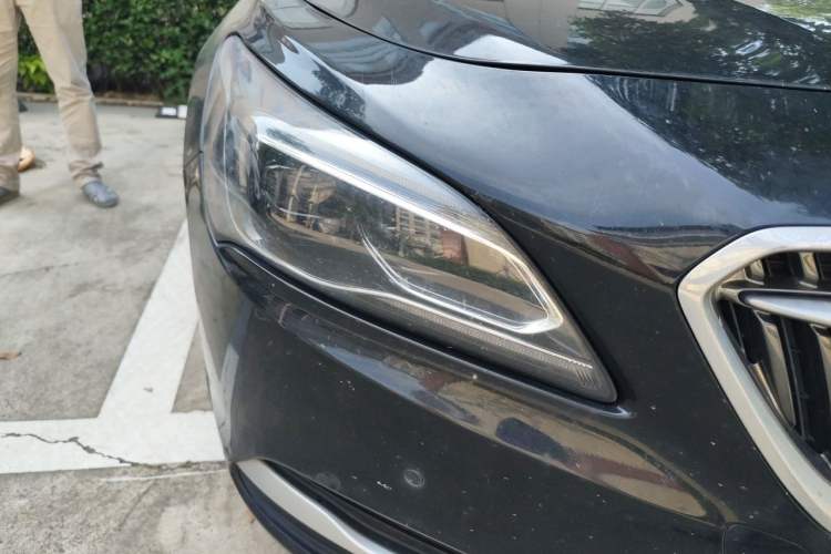 Used Buick LaCrosse 2019 28T Elite Edition Right Front Headlight
