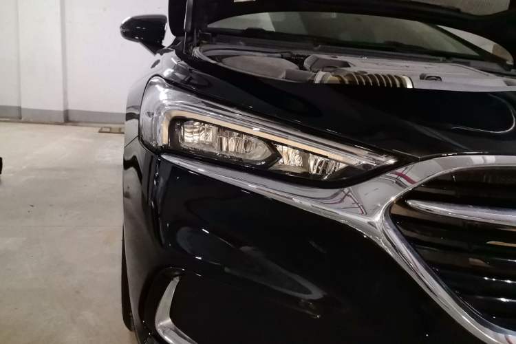 Used Buick LaCrosse 2019 28T Luxury Version Right Front Headlight