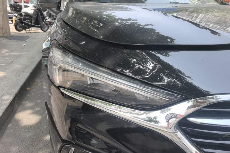 Used Buick LaCrosse 2019 28T Luxury Version Right Front Headlight