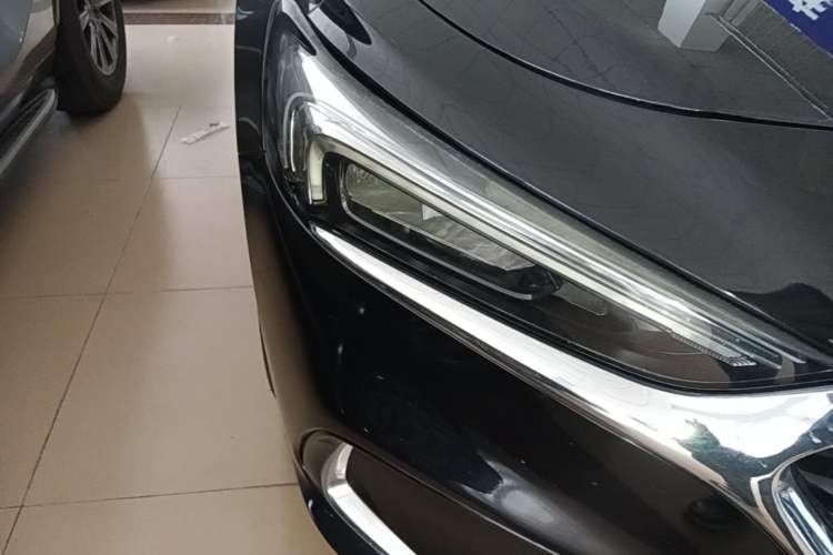 Used Buick LaCrosse 2019 28T Elite Edition Right Front Headlight