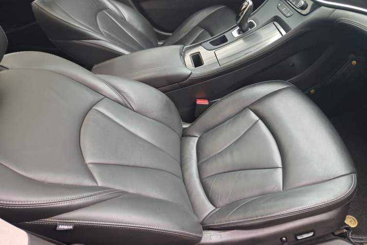 Used Buick LaCrosse 2019 28T Luxury Version Right Front Seat