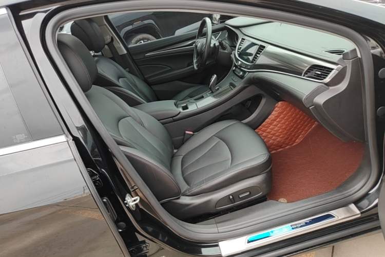 Used Buick LaCrosse 2019 28T Luxury Version Right Front Seat