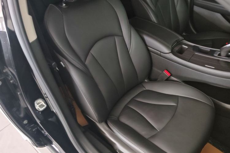Used Buick LaCrosse 2019 28T Luxury Version Right Front Seat