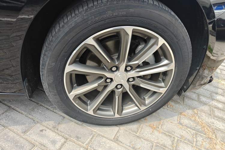 Used Buick LaCrosse 2019 28T Elite Edition Right Front Wheel Hub