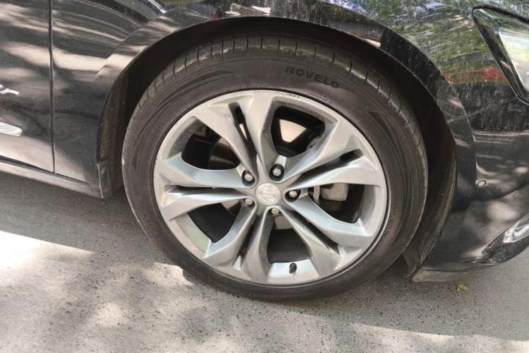 Used Buick LaCrosse 2019 28T Avenir Right Front Wheel Hub