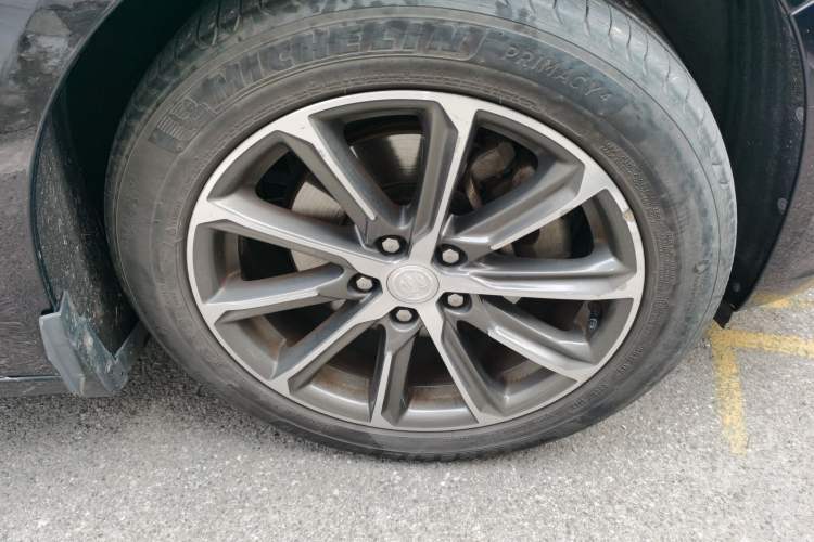 Used Buick LaCrosse 2019 28T Prestige Model Right Front Wheel Hub