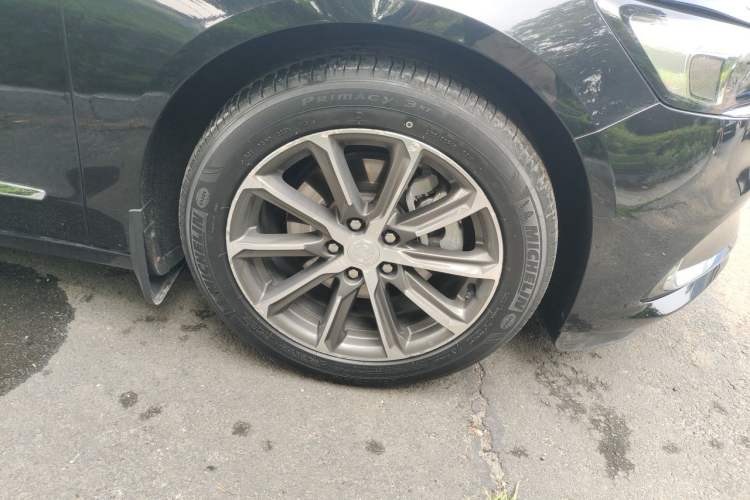 Used Buick LaCrosse 2019 28T Luxury Version Right Front Wheel Hub