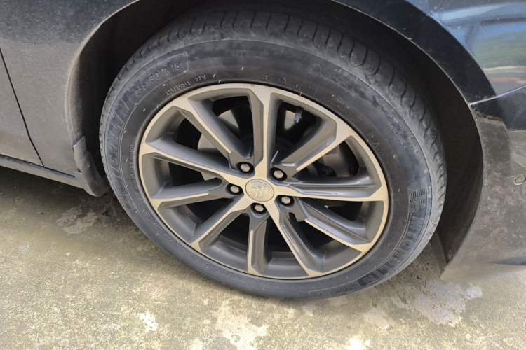 Used Buick LaCrosse 2019 28T Prestige Model Right Front Wheel Hub